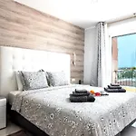 Modern 4 Bedroom In
