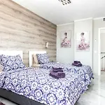 Modern 4 Bedroom In Casa de Férias *
