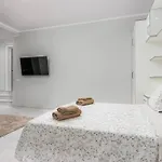 Modern 4 Bedroom In