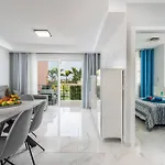 Modern 4 Bedroom In
