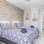 Modern 4 Bedroom In
