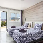 Modern 4 Bedroom In Casa de Férias