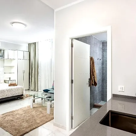 Modern 4 Bedroom In Apartment *
