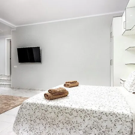 Modern 4 Bedroom In Apartment