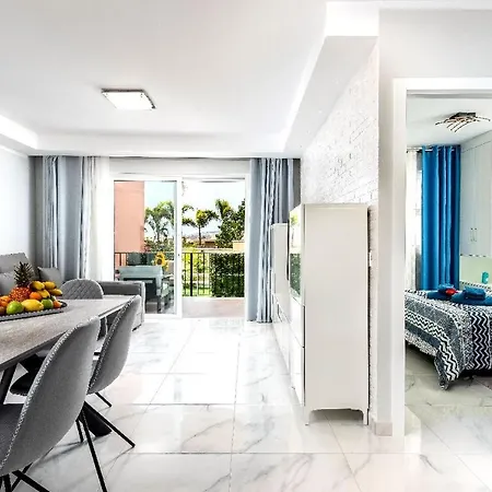 Apartment Modern 4 Bedroom In