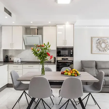 Modern 4 Bedroom In Casa de Férias