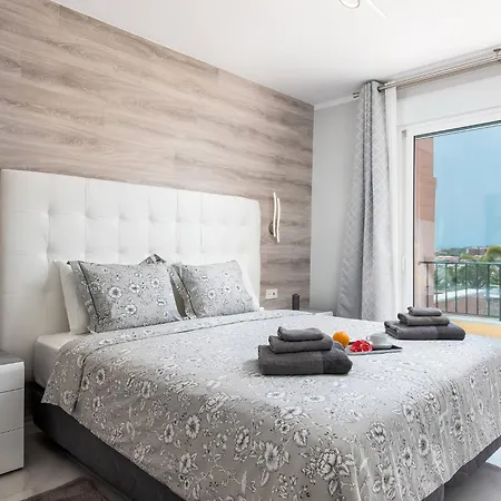 Modern 4 Bedroom In 度假居 *